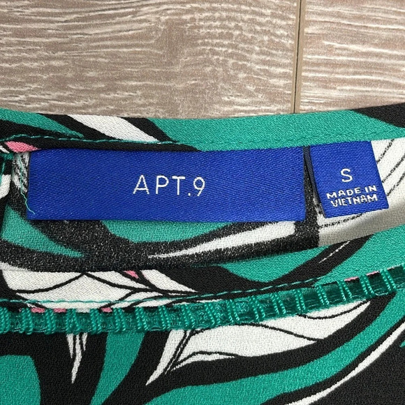 NWOT Apt. 9 3/4 Bell Sleeve Blouse Green Floral Print S - Picture 10 of 15